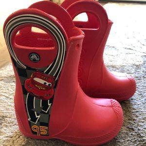 CROCS Toddler Rainboots size 8-Red 🎈